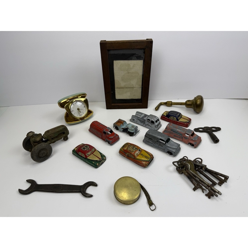 Vintage 16 piece lot collectibles tin litho cars , skeleton keys , clock & more